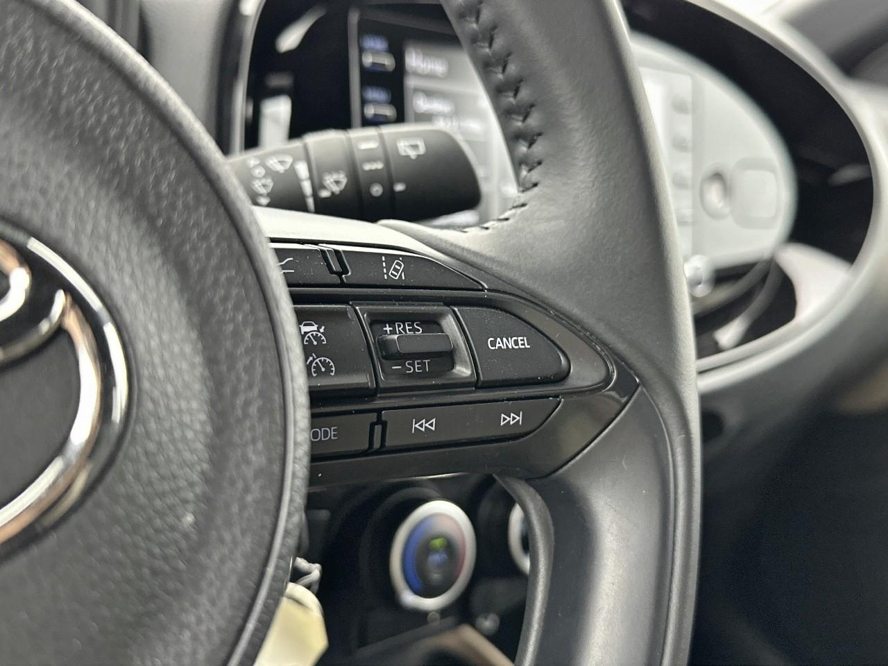 Toyota Aygo 1.0 vvt-i 72 s-cvt design — photo 18