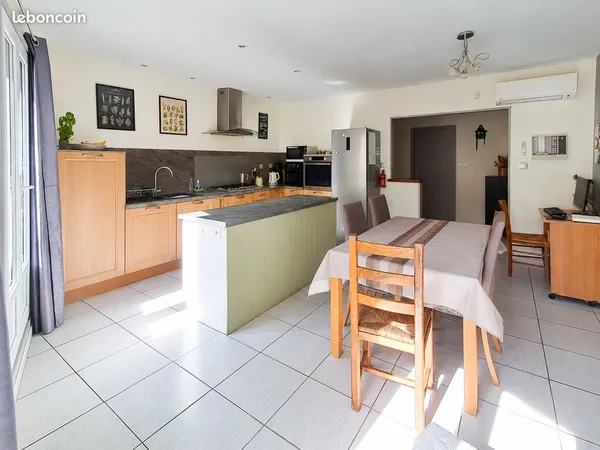Maison de village 100m², 3 chambres , appartement semi-indépendant, cour