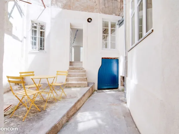 Loft rénové, plein de charme, accès indépendant avec courette