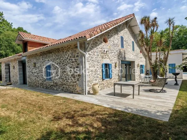 Maison 8 pièces 399 m²