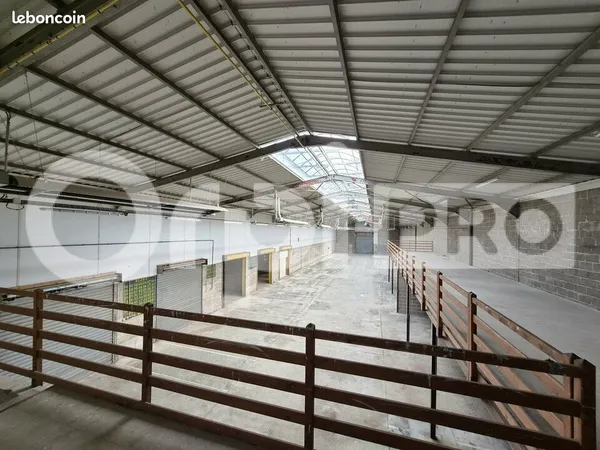 Local d'activité 1 350 m²