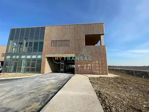 A VENDRE Locaux Neufs à partir de 2 788m² à Tremblay Parc Aérolians