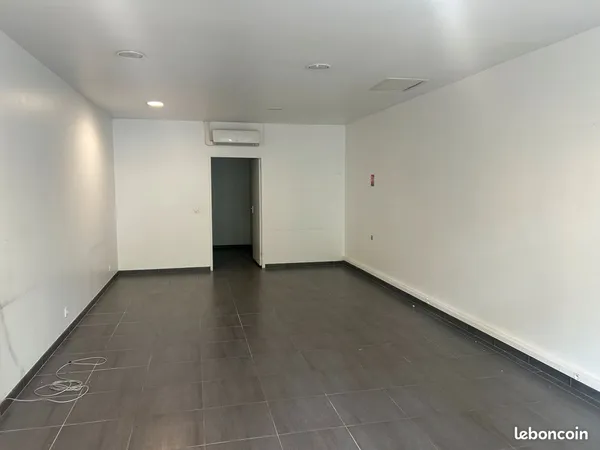 Commerce Location Nîmes  41m² 945€