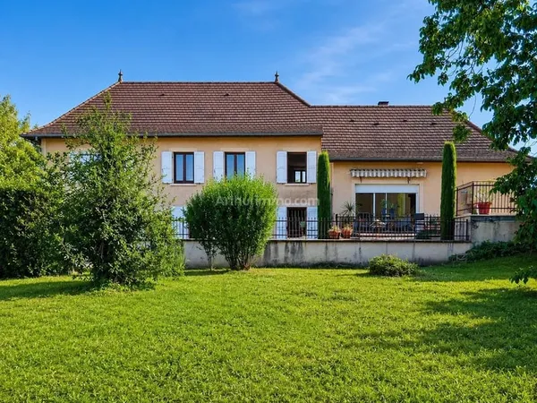 MAISON FAMILIALE