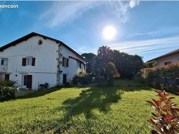 Appartement 4 pièces de 72 m2 +grand garage bourg à pied