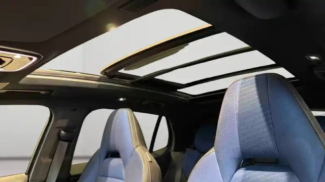 Lynk&Amp;Co 01 1.5 phev 261 ch dcth7 — photo 21