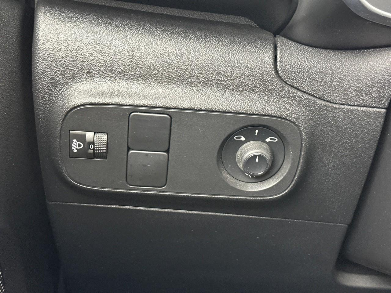 Citroën C3 puretech 110 s&s eat6 saint james — photo 16