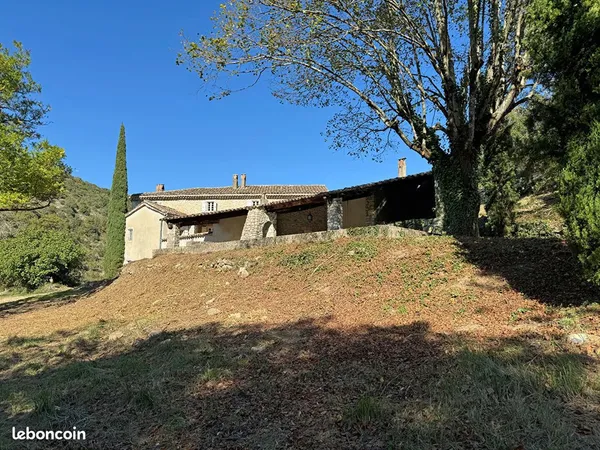 Mas 9 pièces 307 m²