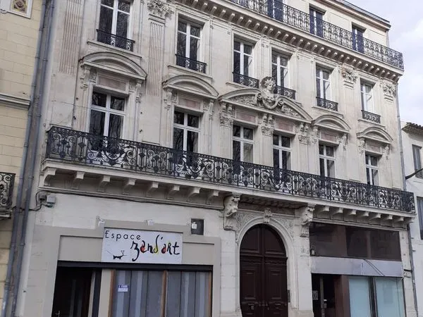 Local commercial de 480 m2 square Gambetta