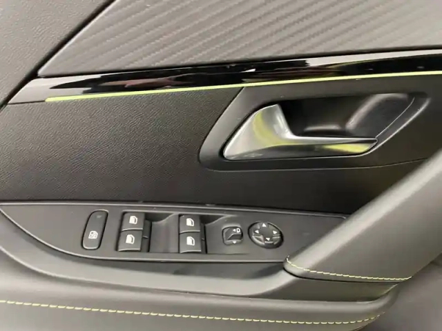 Peugeot 208 puretech 100 s&amp;s bvm6 — photo 32