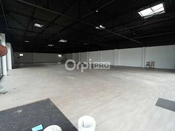 A louer local commercial 260m² secteur Dijon Sud