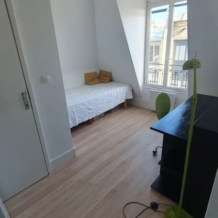 Studette 12.5 m2 paris 16 refaite neuf