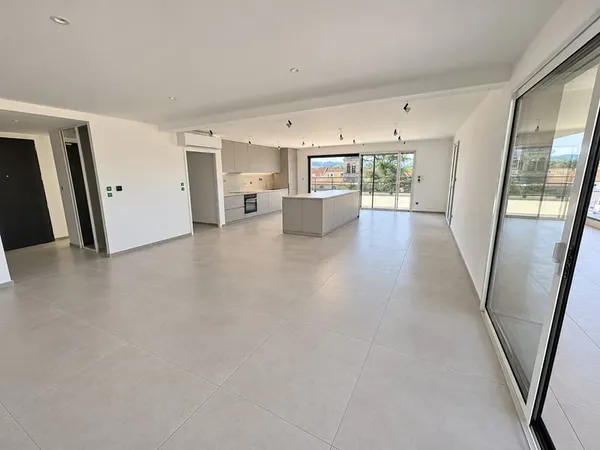 ROOFTOP D'EXCEPTION 200 M2 DE TERRASSE AU CŒUR D'ANDRÉZIEUX-BOUTHÉON