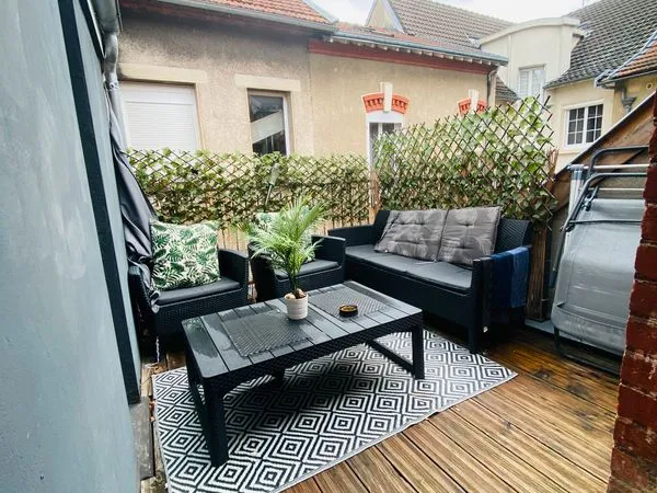 Reims centre jaures : immeuble de 2 lots meubles loues - rentabilite de 7%