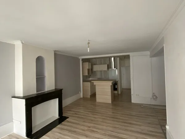 À louer - Bel appartement T3 rénové, lumineux et idéalement situé à Mâcon
