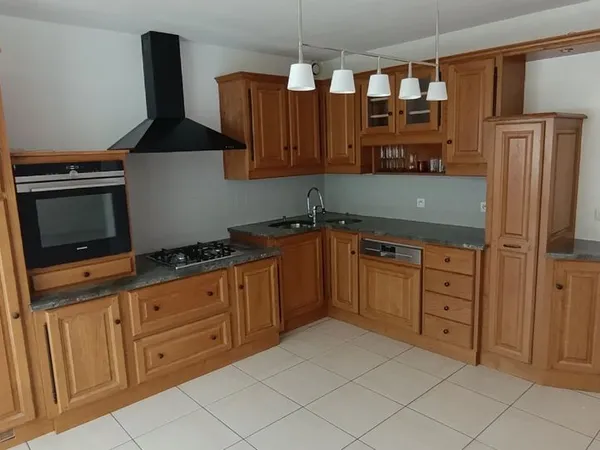 Grand appartement fraîchement rénové au coeur du quartier Velpeau