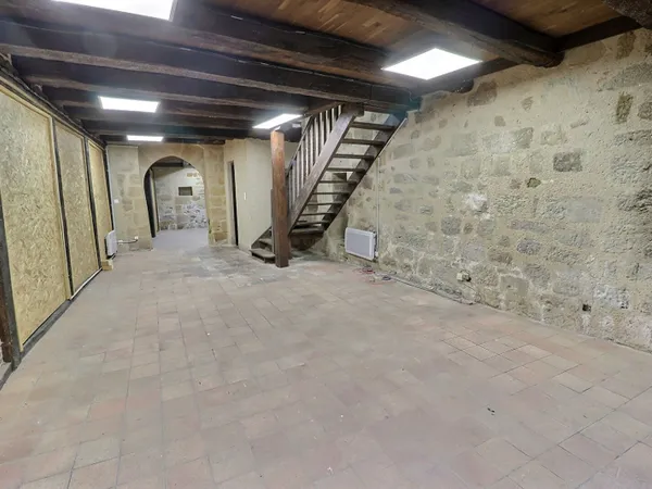 Local d'activité 113 m²