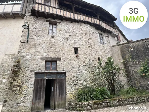 Maison de caractère en pierre avec colombages - 170 m² habitables - Coeur historique de Cancon
