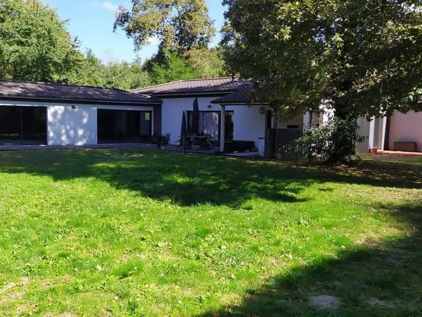 Maison 6 pièces 245 m²