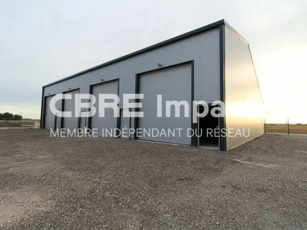 Local d'activité 240 m²