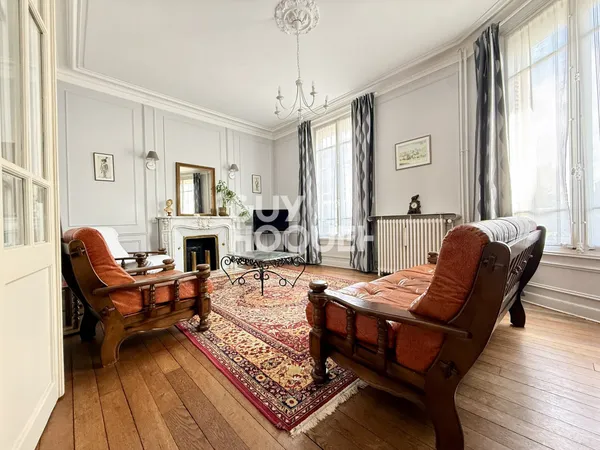 Rare en hyper-centre de Reims - Hôtel particulier de caractère de plus de 200 m² avec garage