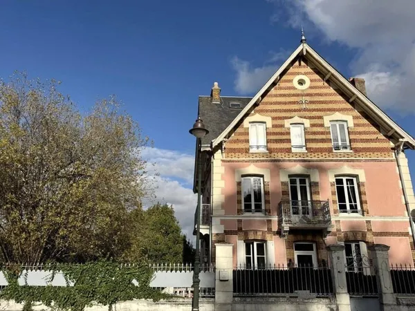 Maison 8 pièces 300 m²