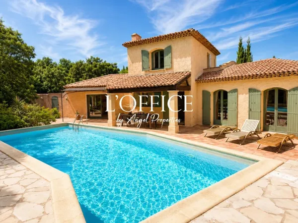 LA CROIX-VALMER : Villa provençale avec piscine chauffée à deux