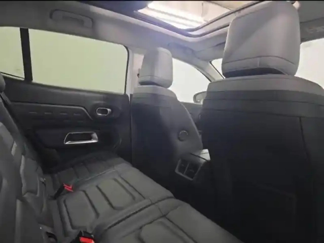 Citroën C5 Aircross hybrid rechargeable 225ch shine pack ë-eat8 — photo 11