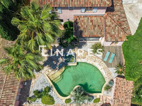 Vends villa - 195 m² - 6 pièces, 4 chambres - Marseille 12ème 13012