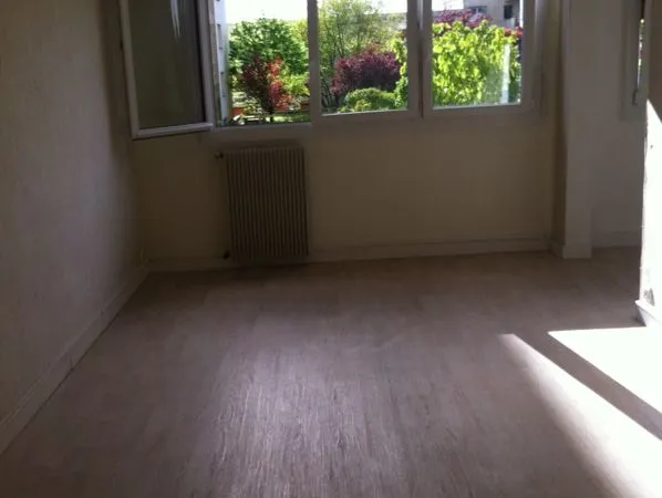 A louer grand t1 bis residence centre ville de cholet