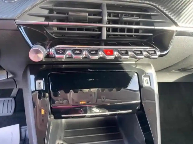 Peugeot 208 1.2 puretech 100ch s&amp;s allure eat8 — photo 14