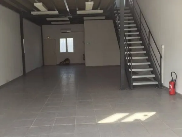 Local professionnel 134 m²