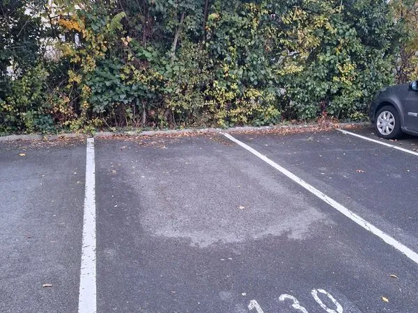 Place parking extérieure