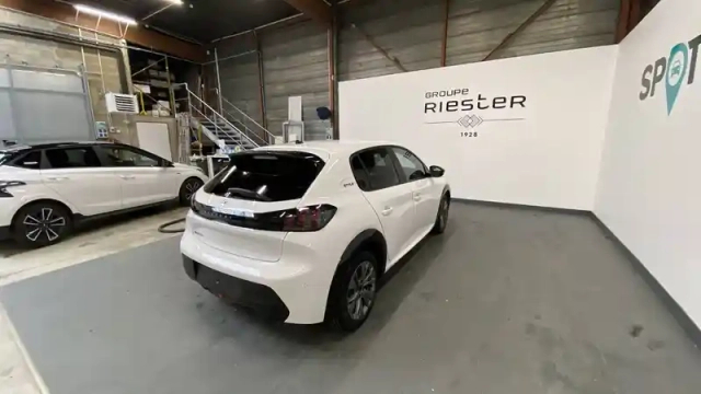 Peugeot 208 electrique 50 kwh 136ch — photo 69