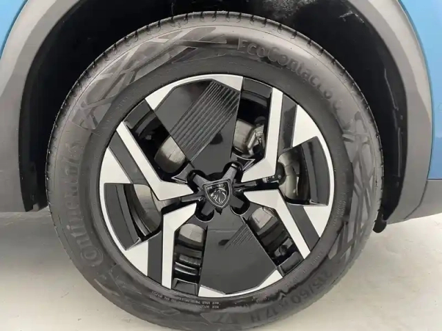 Peugeot 2008 hybrid 145 e-dcs6 — photo 18