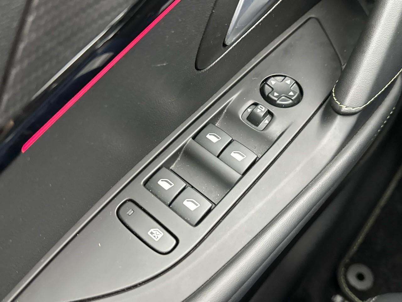 Peugeot 208 puretech 100 s&s eat8 gt — photo 15