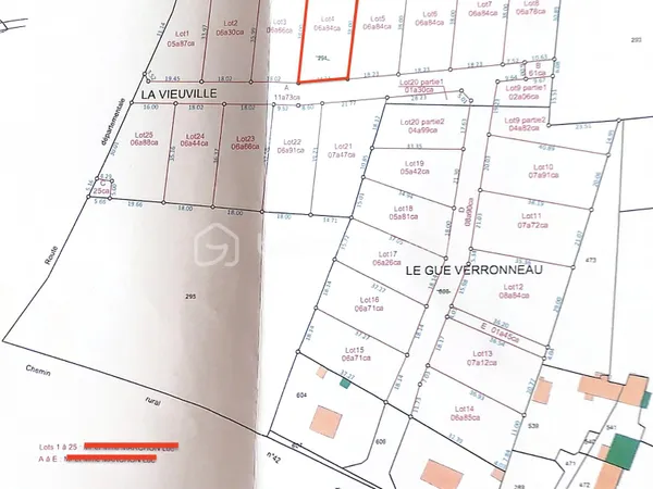 Terrain 684 m²