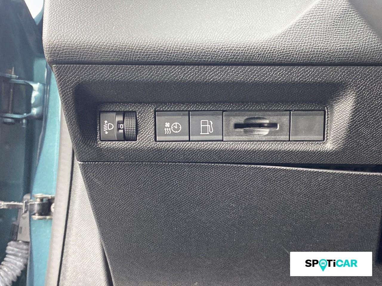 Peugeot 308 sw phev 180ch allure e-eat8 — photo 19