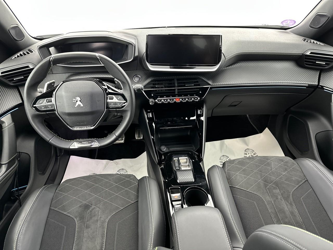 Peugeot 2008 puretech 130 s&s eat8 gt — photo 11