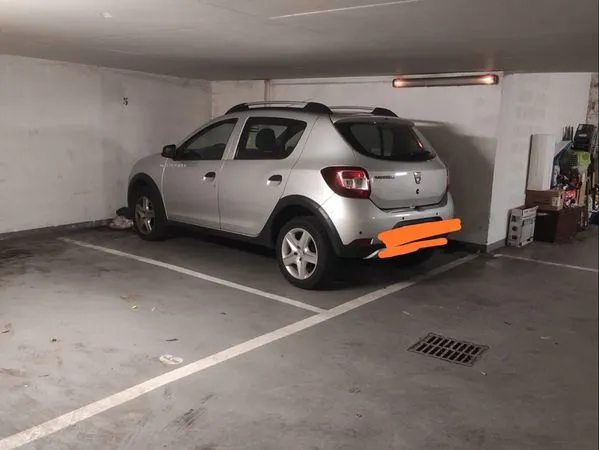 Place de parking en intérieur sécurisée