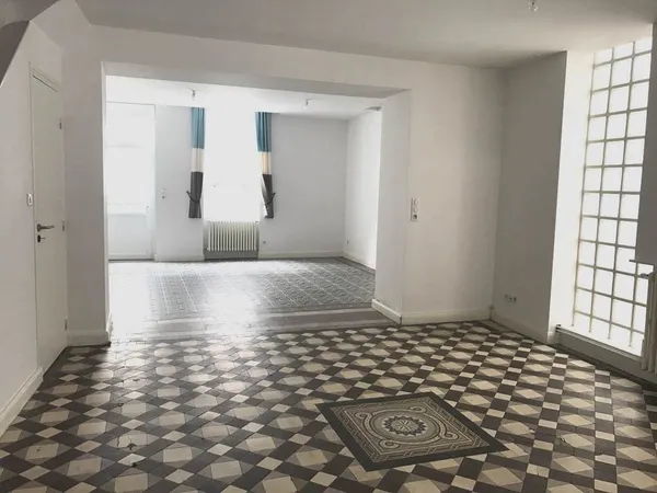Maison de ville 200 m² plein centre.
