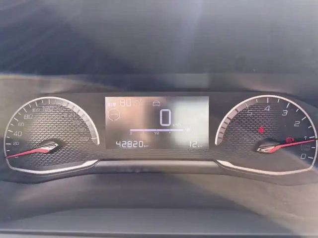 Peugeot 208 puretech 75 s&amp;s bvm5 like — photo 21
