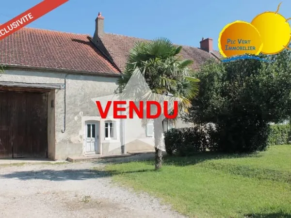 Corps de ferme à rénover avec grange et terrain ;
