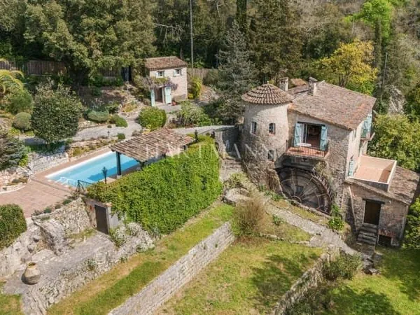 Maison 11 pièces 270 m²