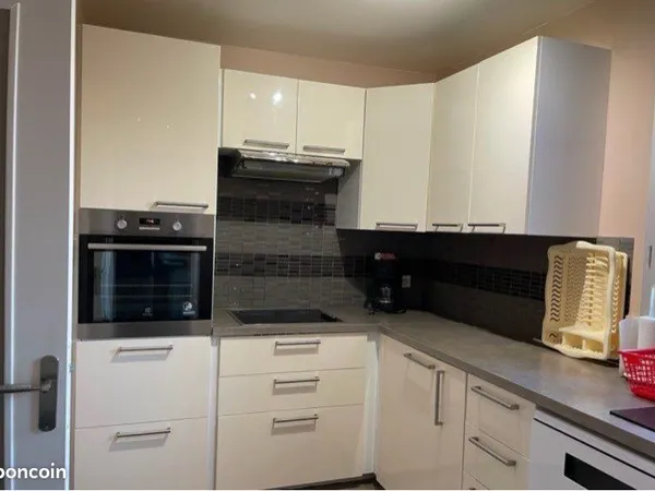 Location chambre 600 dans un appartement 80m2