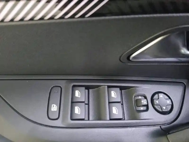 Peugeot 2008 hybrid 145 e-dcs6 — photo 120