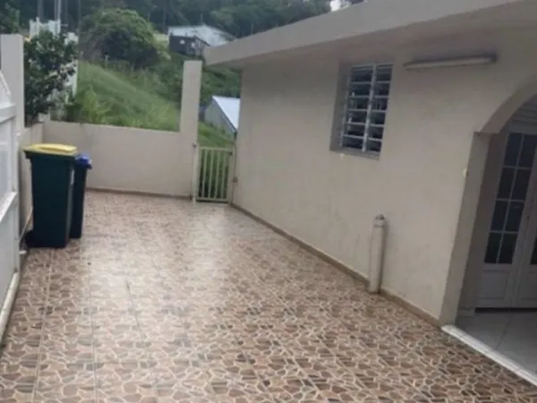 Grand T4 de 180 m² avec terrasse, vue mer