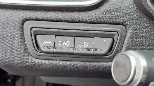Renault Clio blue dci 85 — photo 31