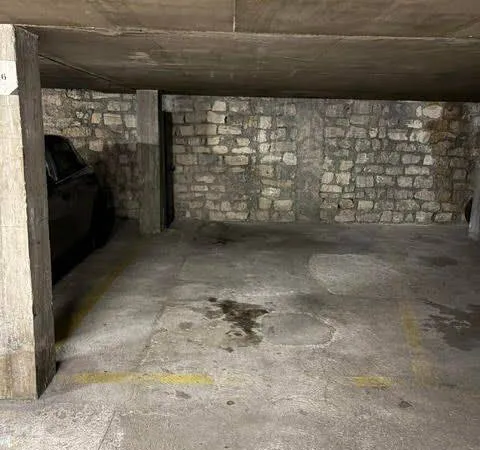 Parking 13 m²