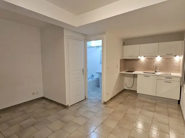 Studio Non Meublé